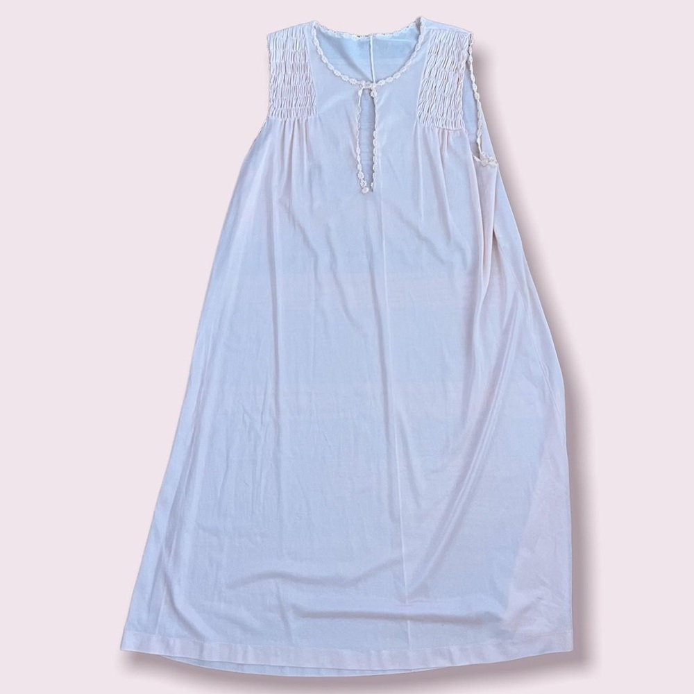 Vintage light pink nightie with daisy trim and keyhole